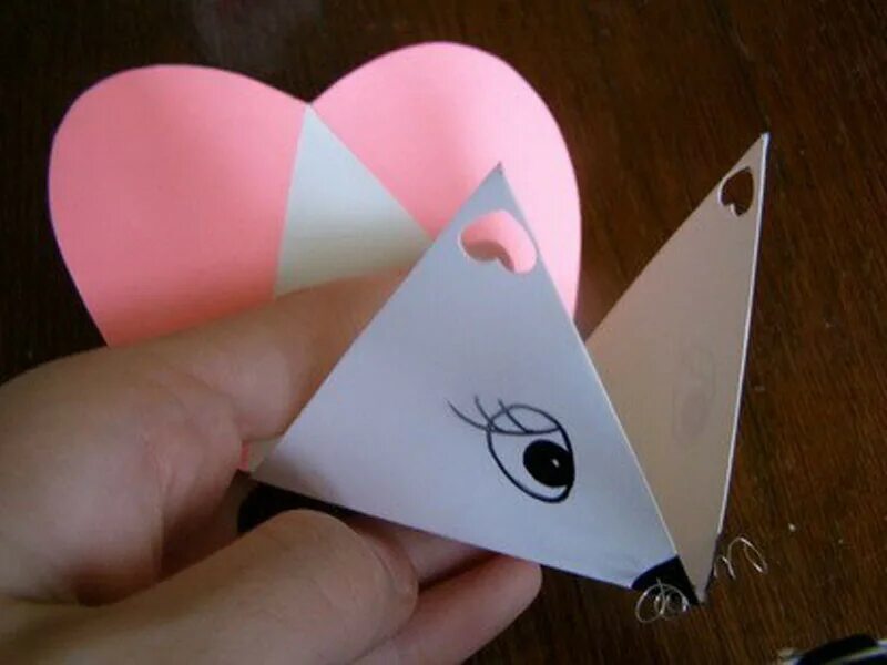 Коробочка для подарка мышка. Мышки коробочки. Упаковка подарка в виде мышки. Мышка в коробке. Коробочка в виде мышки.