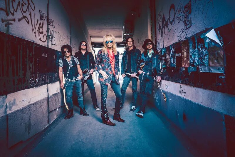 Too live. Michael Monroe i Live too fast to die young 2022. Michael Monroe. Michael Monroe take. Michael Monroe 2023.