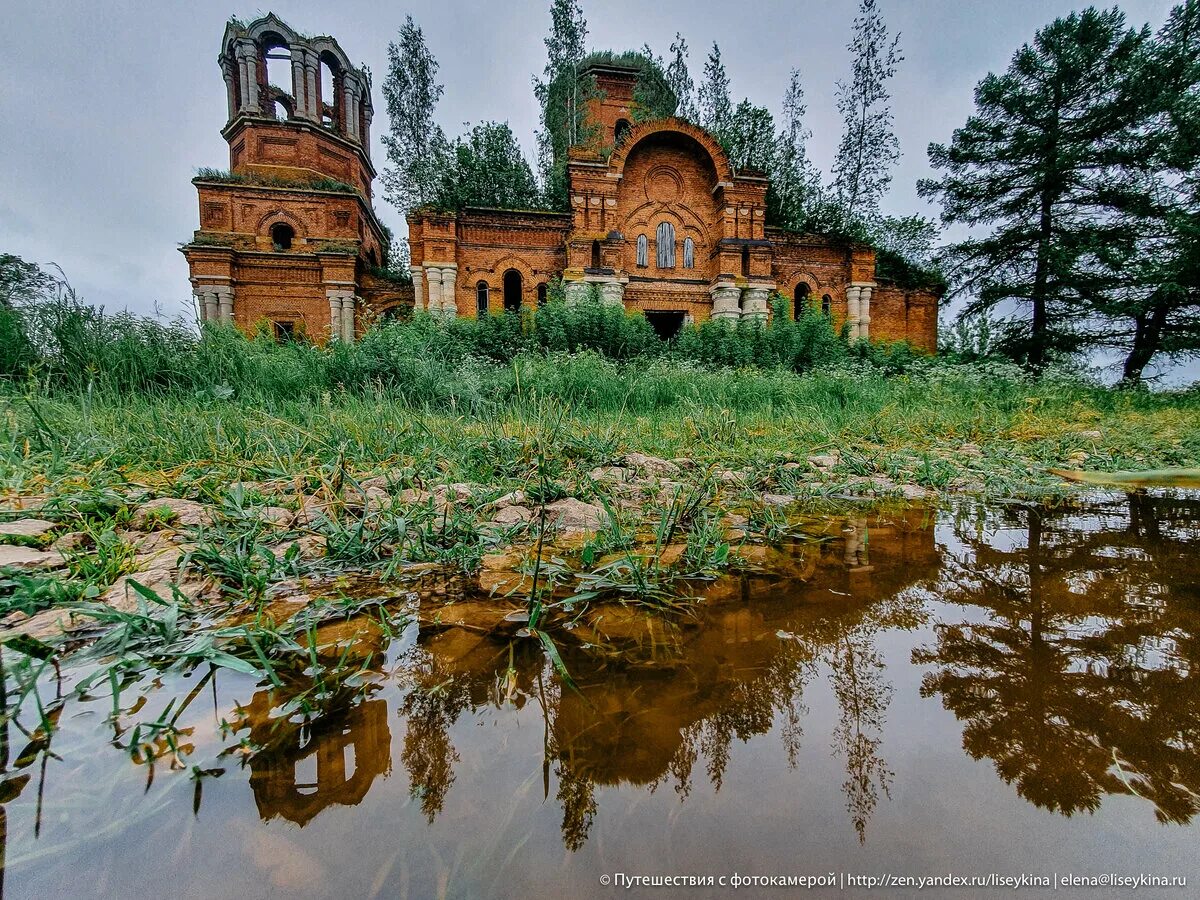 Заброшенный храм старый Оскол. Заброшенный храм в Куркино. Заброшенный храм в топи Архангельской области. Руины заброшенной церкви Пермский край. Тульские заброшенные деревни