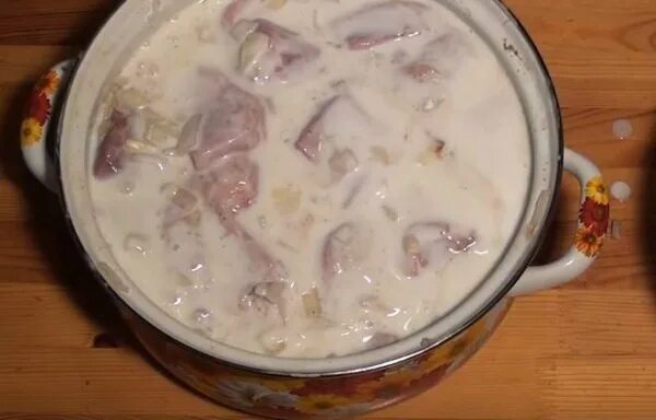 Как замариновать шашлык в кефире. Шашлык в кефирном маринаде. маринад для шашлыка из свинины на кефире. маринад на кефире. маринад для шашлыка из свинины на кефире с луком.