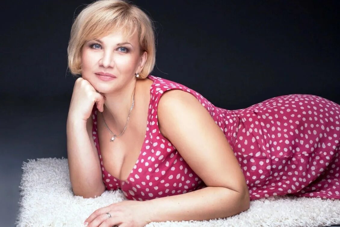 женщины в возврастев купальниках. взрослые дамы в купальниках. п тетки. красивые взрослые тетки. красивые женщины 40+.