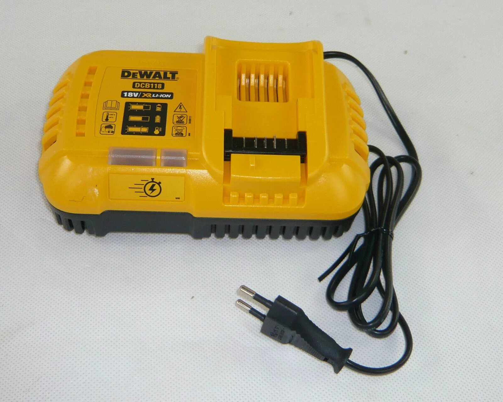 Зарядное устройство деволт. Зарядное устройство dewalt dcb118. зарядка dewalt 118. зарядное устройство dewalt flexvolt dcb118, ,. зарядное устройство для dewalt dcb546.
