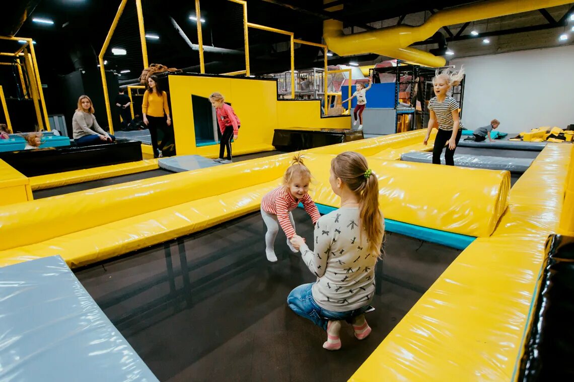 Хиро парк дзержинского. Батуты на дзержинского. Хиро парк на сурганова 26. Неоновый гольф парк минск. Херо парк дзержинского.