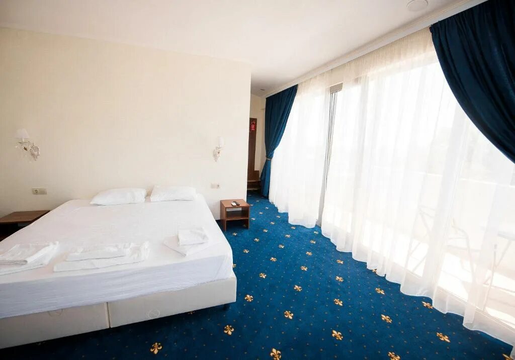 Гостиница европа в новой гагре. Европа гостиница 3 гагра абхазия. Отель европа абхазия. Гагры гостиничный комплекс райда. Гостиница европа абхазия гагра.