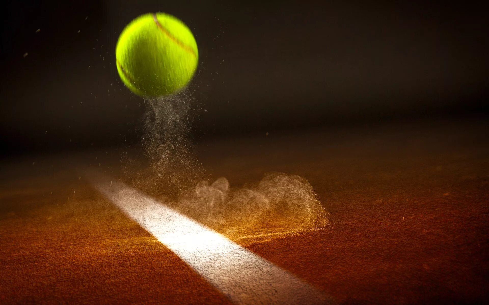 Мяч ударяет. Теннисный мяч tennis. падающий мяч. теннисный мяч летит. мячики теннисные на поле.