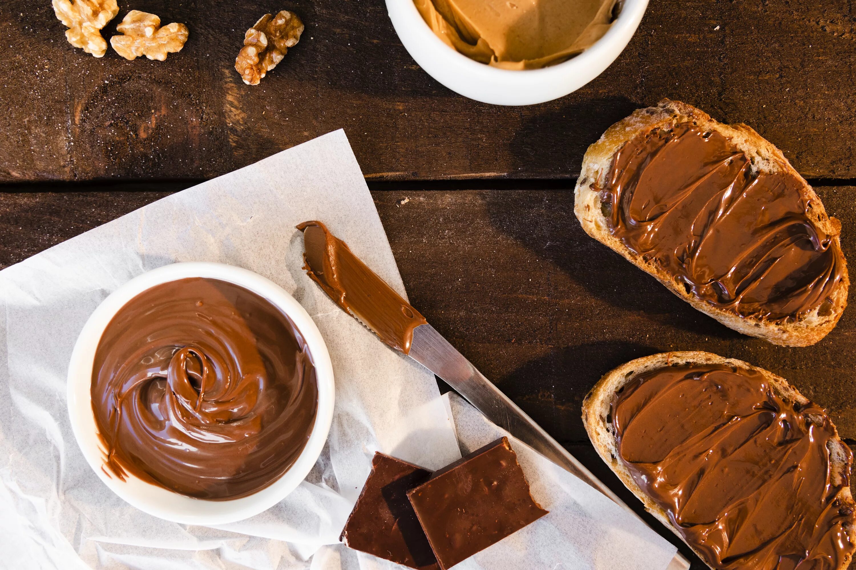 Какао сливочное масло сгущенка. Шоколадная паста натс. Шоколадная паста Chocolate. Шоколад и шоколадная паста. Шоколадная паста на хлебе.