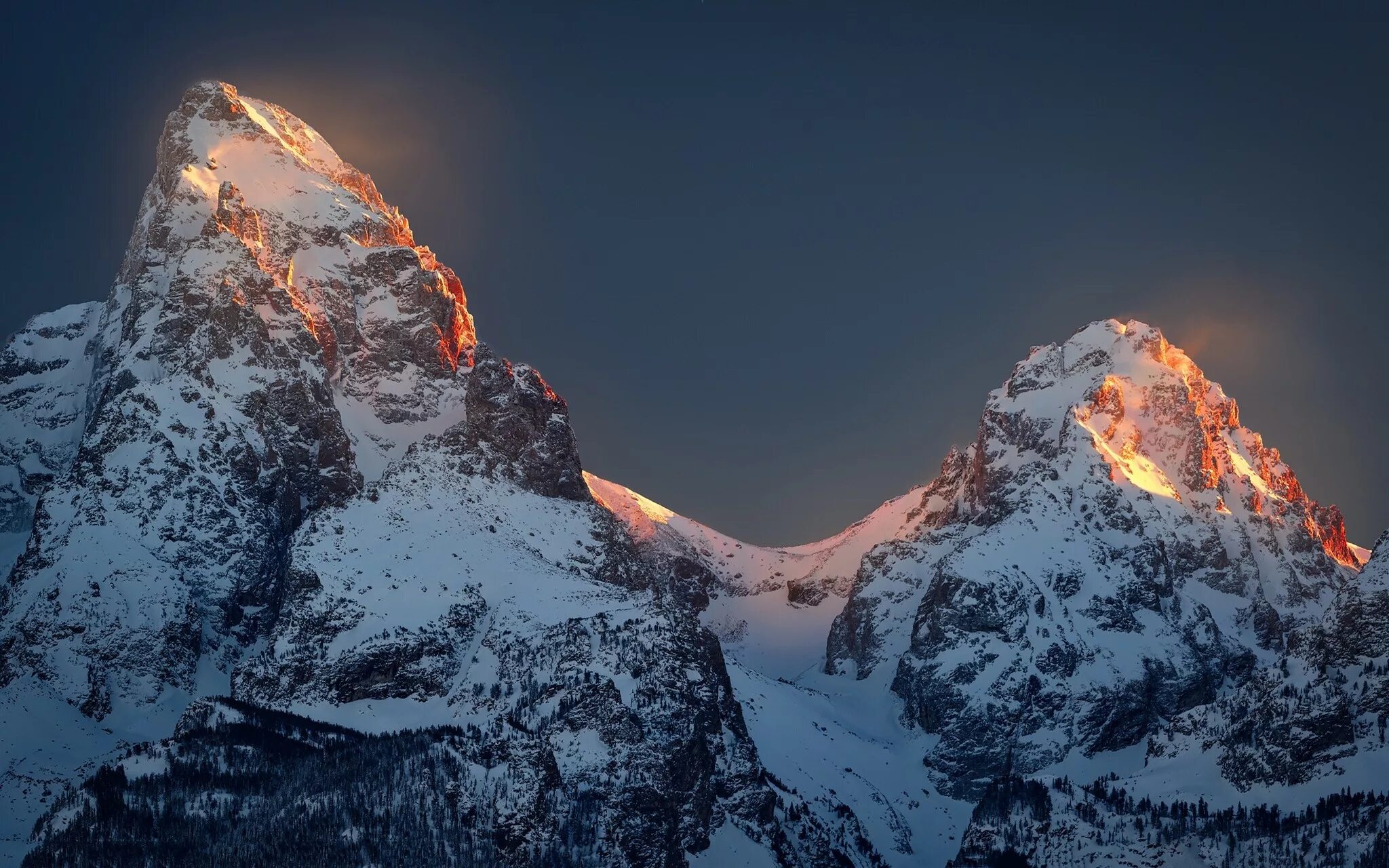 Фотки пики. Пик горы Эверест. Пик Эвереста Xiaomi. Гранд Тетон вершина. Снежные вершины.