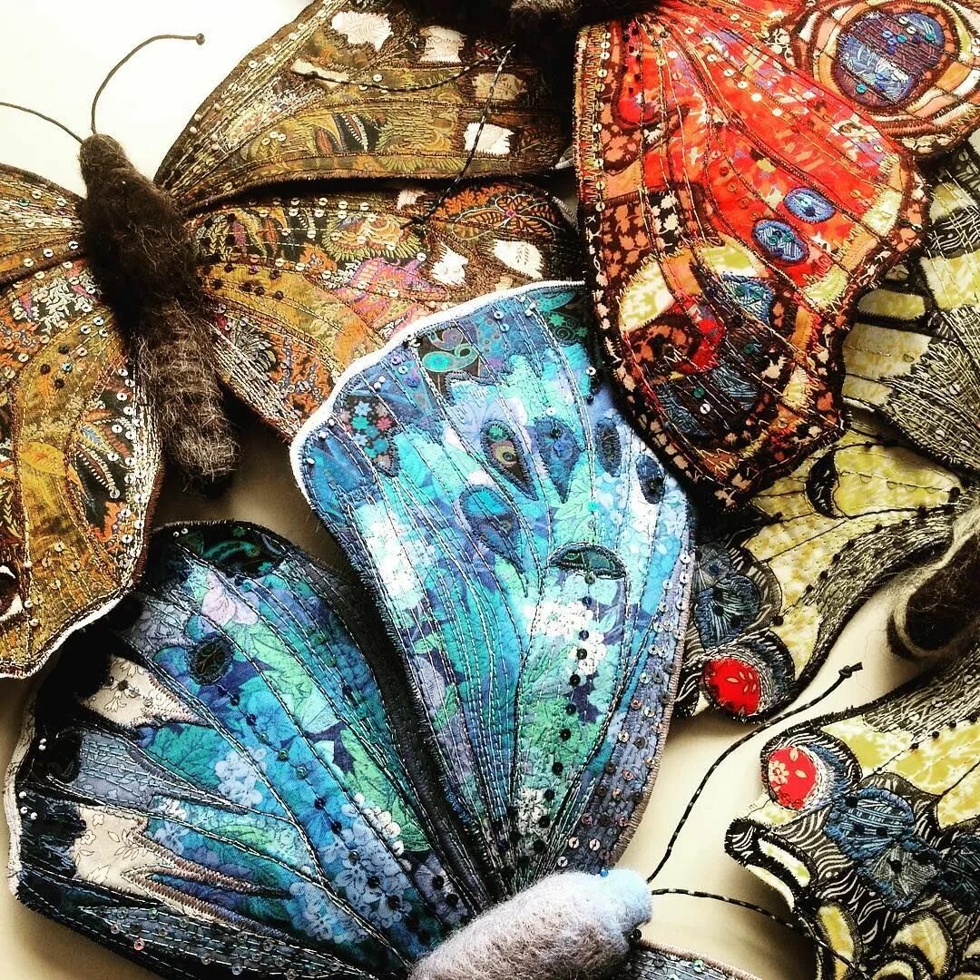 Текстильные арт объекты. Текстильный коллаж. Арт текстиль. Художник по текстилю. Текстильное искусство.