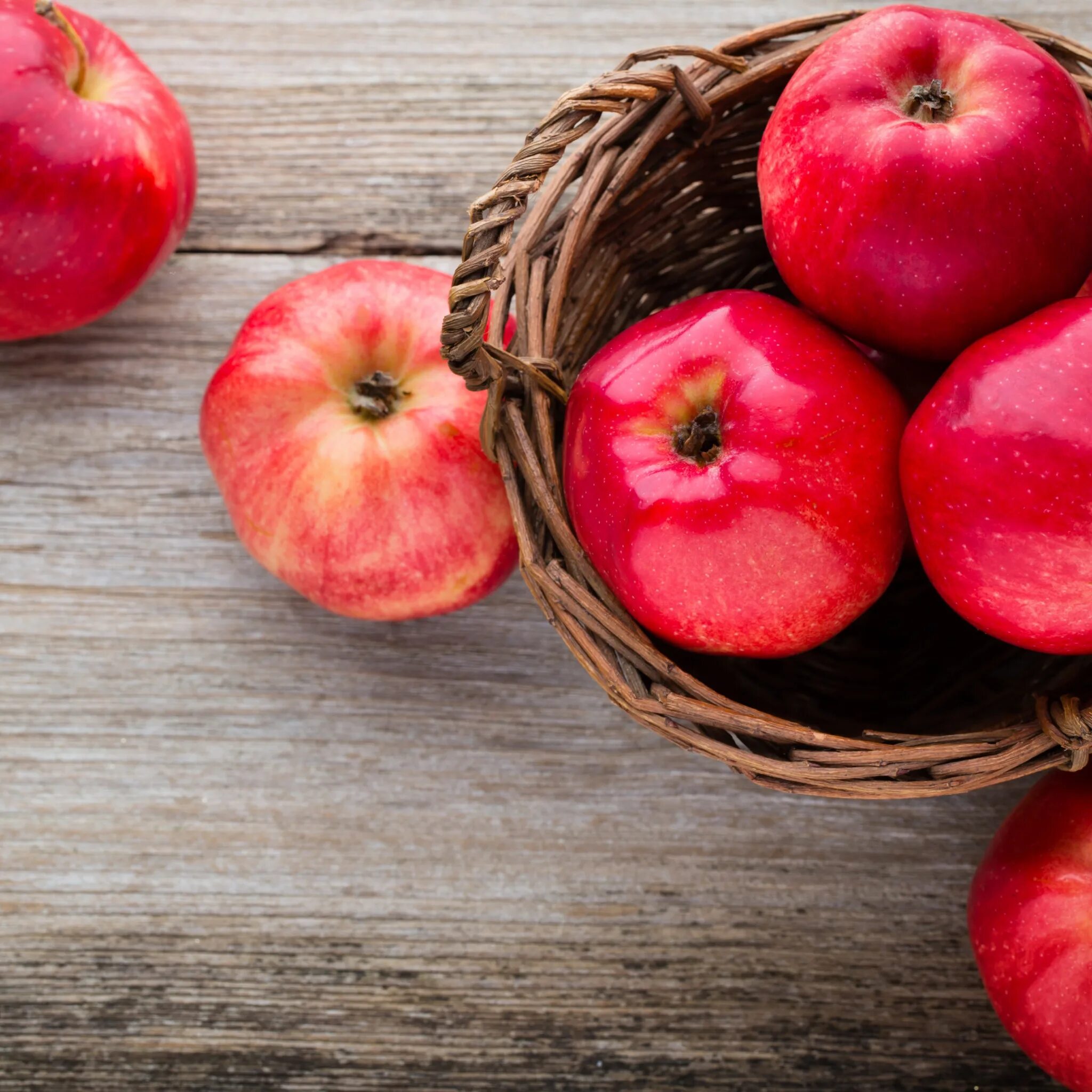 Сонник-толкование яблоки. Что означает яблоко во сне красный. Яблоко во сне для женщины. Яблоки грушовка. Яблоки при диабете 2.