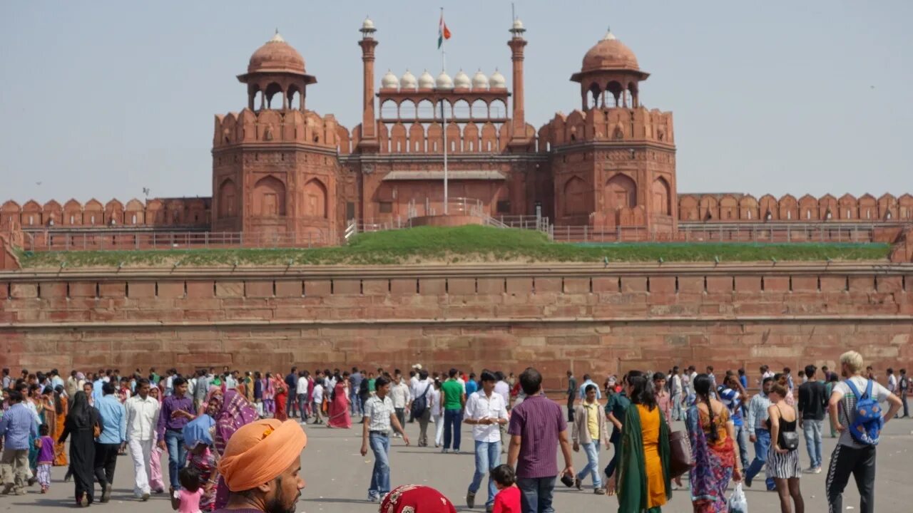 Ни дели. Красный Форт Нью Дели. Столица Индии красный Форт. Индия Нью Дели Болливуд. Древняя Индия лал-кила в Дели.