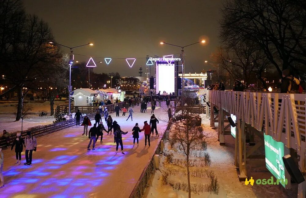 Каток парк горького когда закрытие. Каток парк Горького. Парк имени Горького каток. Каток парк Горького павильон 2. Парк Горького Москва зимой.