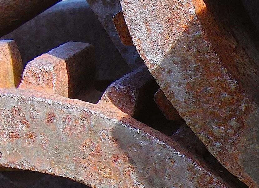 Коррозия стальных изделий. Коррозия металлических конструкций. Защита метал в корозии. Корродирование металла это. Защита металлических изделий
