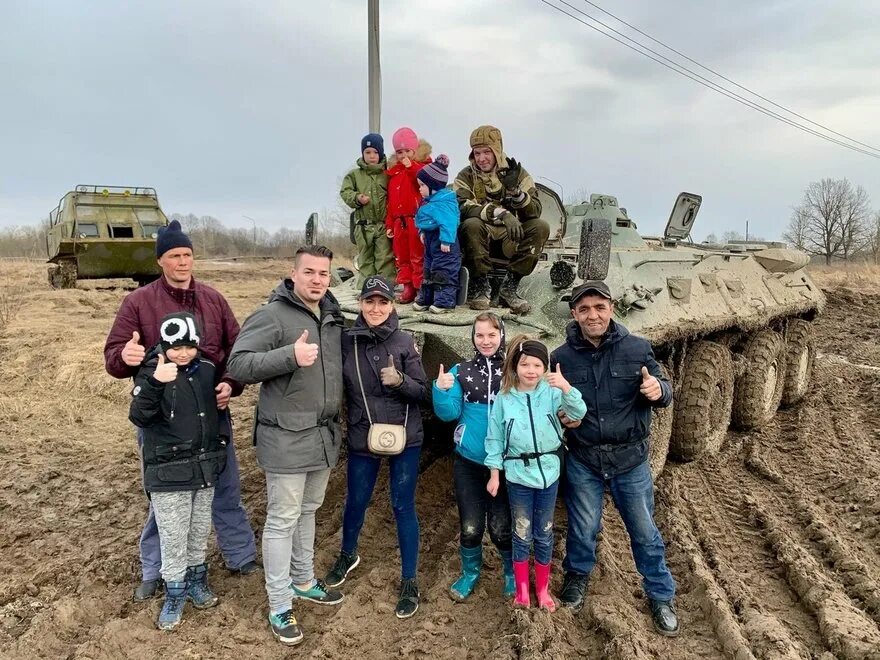 1-я автомобильная пулемётная рота российская империя в цвете. Танковый парк стальной десант. Танковый парк стальной десант. Парк стальной десант красное село. Гражданский бтр 80.