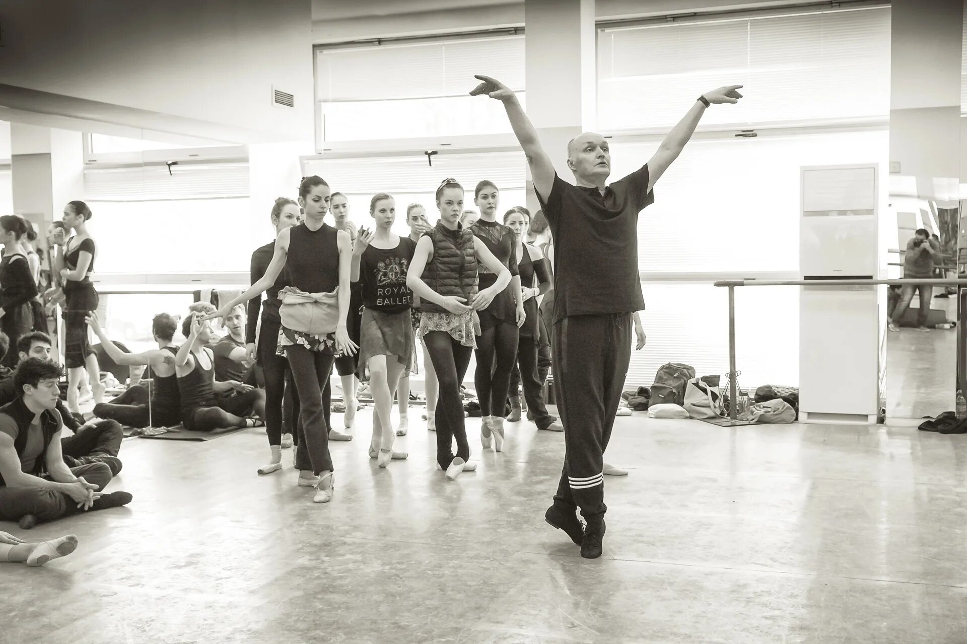 Хореограф балетмейстер. Хореограф репетитор. Хореограф репетитор. Хореограф. Пригоркина мария хореограф.