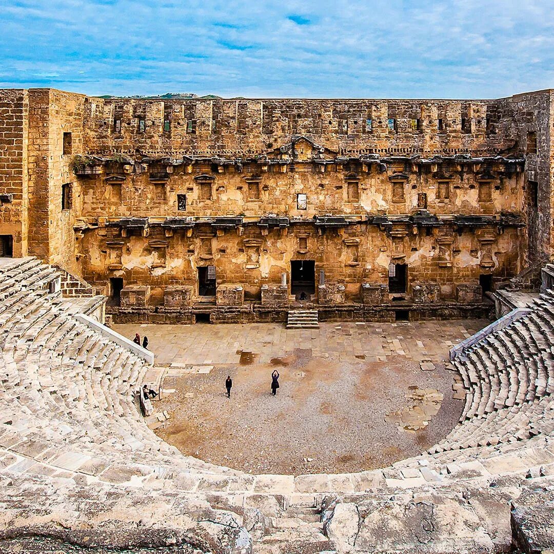 Древности отзывы. Аспендос Турция. Aspendos амфитеатр. Манавгат амфитеатр Аспендос. Колизей Аспендос.