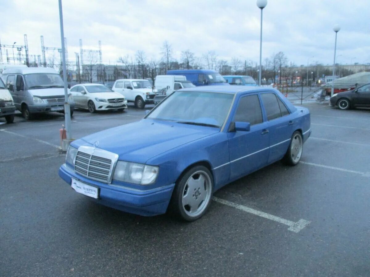 124 мерседес синего цвета. W124 синий. Мерседес w124 синий. Mercedes w124 blue. W124 mercedes голубой.