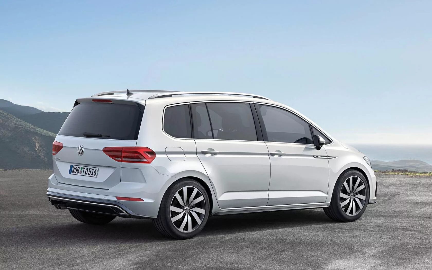 новый volkswagen touran. Volkswagen туран 2018 r line.