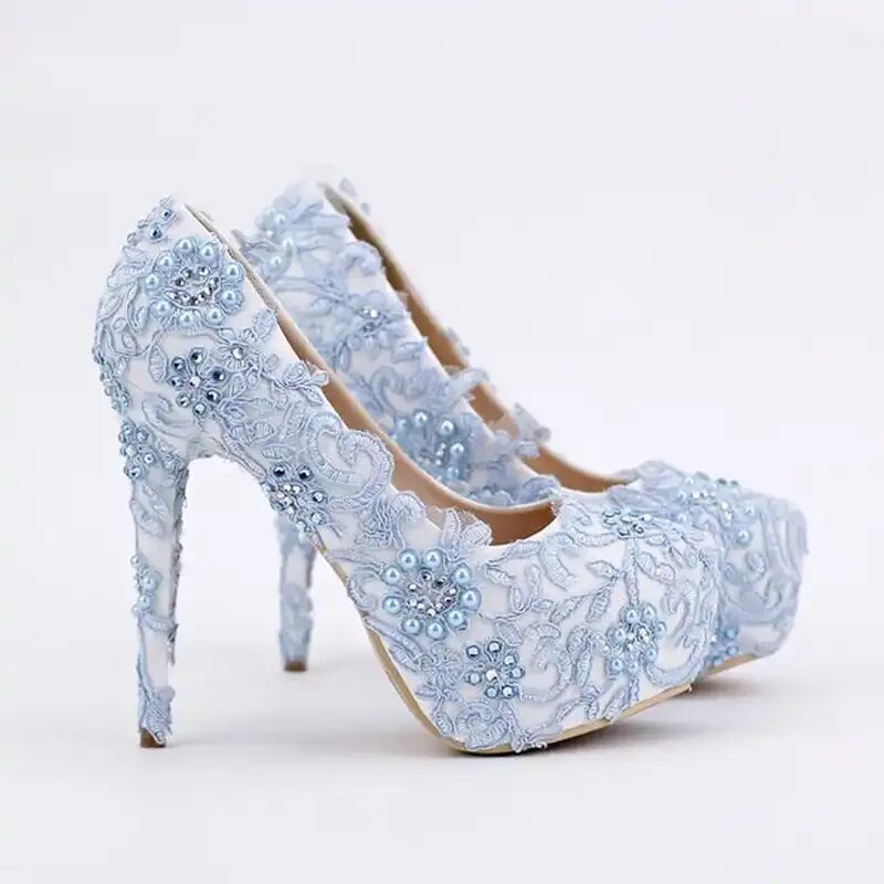 Голубые каблуки. Голубые каблуки. Голубые каблуки. Красивые голубые туфли на каблуке. Голубые каблуки.