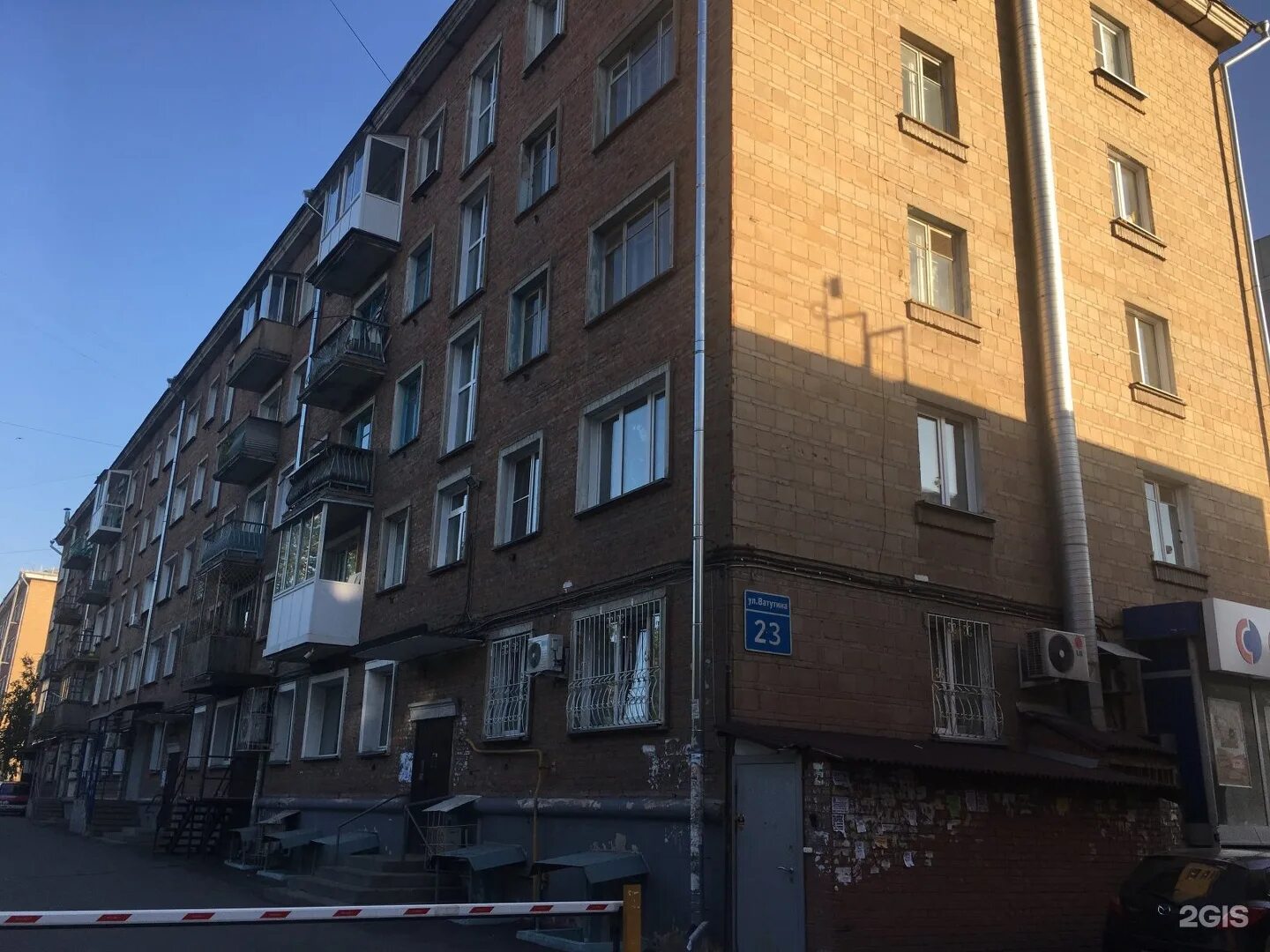 Улица ватутина дом 18. Рекламный щит кривой рог. Индекс ватутина. Индекс ватутина. Проспект ватутина 22.