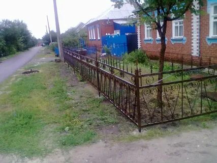 Палисадник перед домом металлические