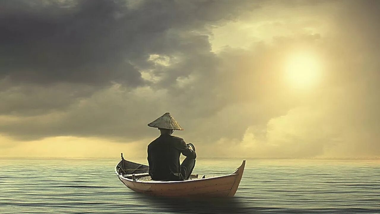 одинокая лодка. плывущие вдаль. плывущие вдаль. одинокая лодка. плывущие вдаль.