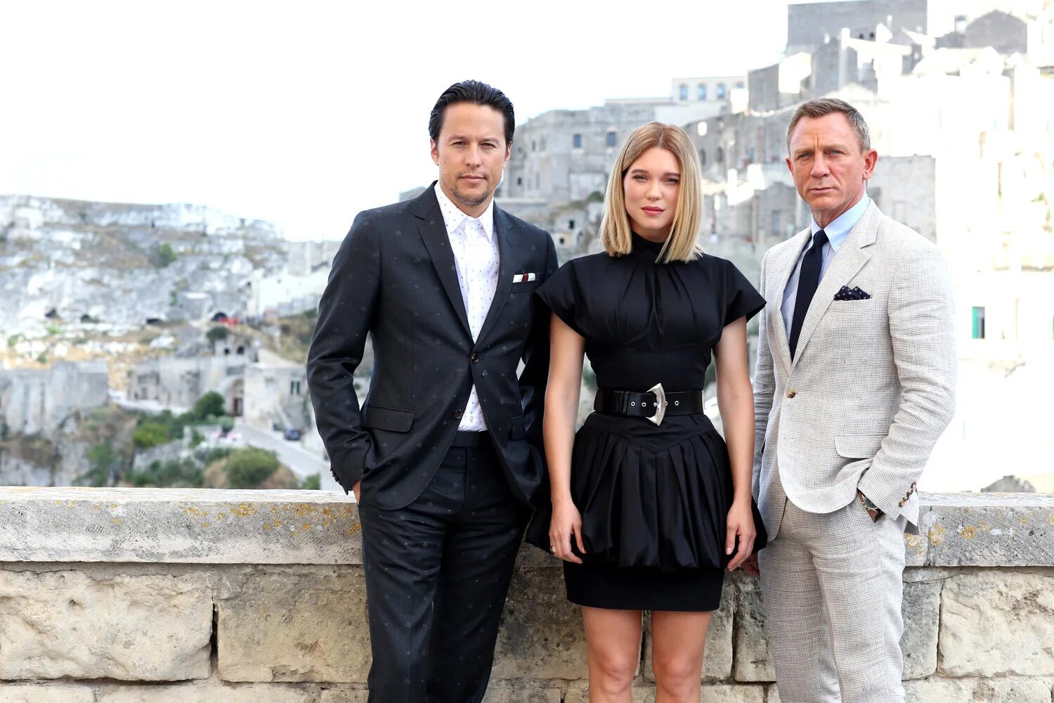 Дэниел крейг 007. Бонде город. Bond street лондон. Дэниел крейг джеймс бонд. Дэниел крейг и леа сейду 007.