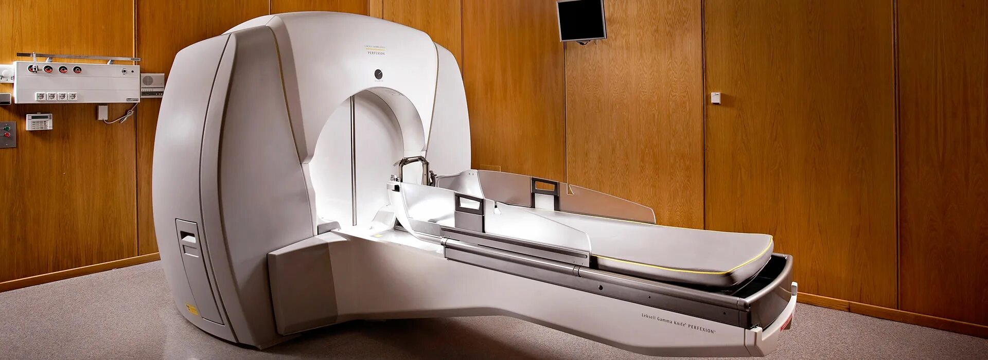 Сайт гамма нож. Gamma Knife. Leksell Gamma Knife Perfexion. Аппарат гамма нож. Гамма нож в Песочном.