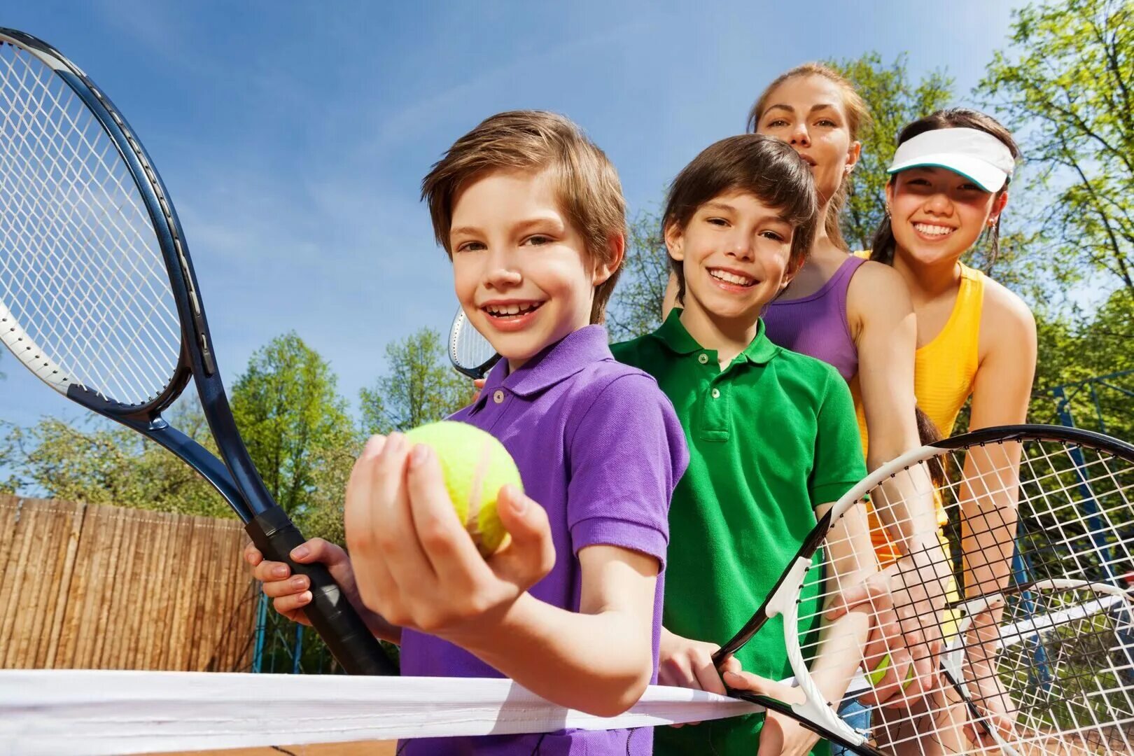Спортивные дети. Детский теннис. Спортивная семья. Большой теннис дети. Для детей 16 лет игра