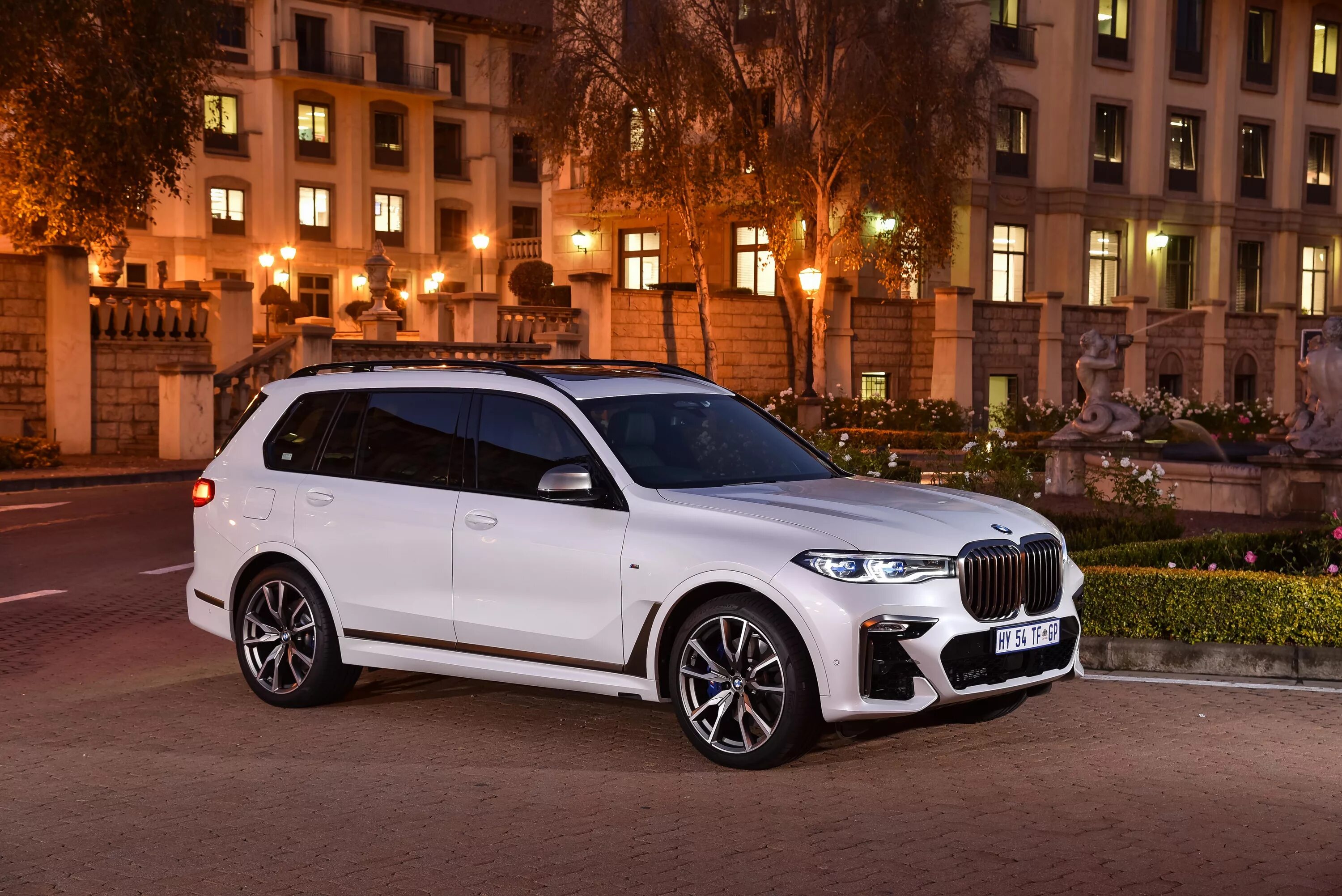 X7 black. БМВ x7 m50d. БМВ x7 белый. BMW x7 белый. BMW x7 m50d матовый.