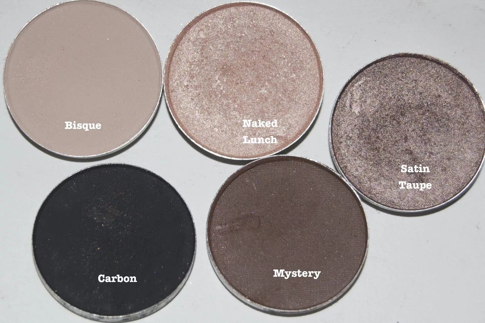 Mac maximal sleek satin. Mac coquette тени. mac eye shadow coquette. mac omega тени. mac shadow era satin.