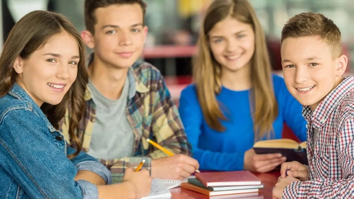 Школьники средних классов. Фото подростка. Летние школьницы. Ребенок 11 лет. Дети в англии лагерь.