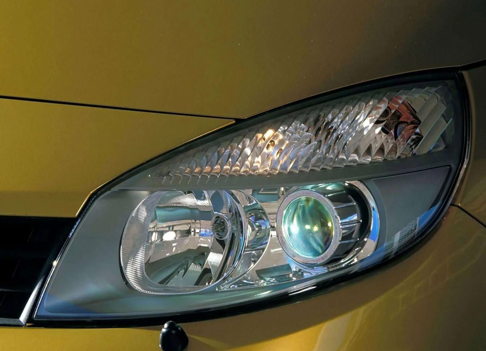Фара рено сценик 2 рестайлинг. Renault scenic 2. scenic 2 tuning оптика. renault scenic ii 2003. фара рено сценик 2.