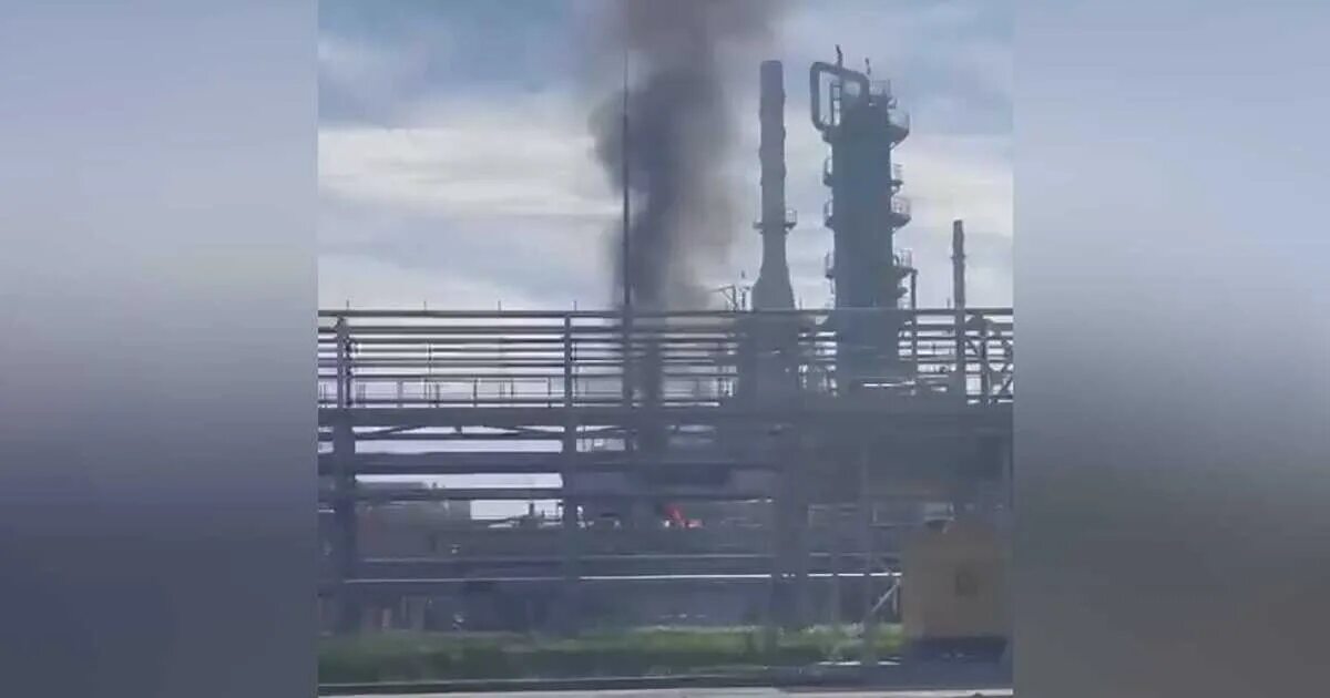 Атака на нпз в башкирии. Ильский нпз пожар. ильский нефтеперерабатывающий завод в краснодарском крае. атака на ильский нпз. беспилотник ильский нпз.