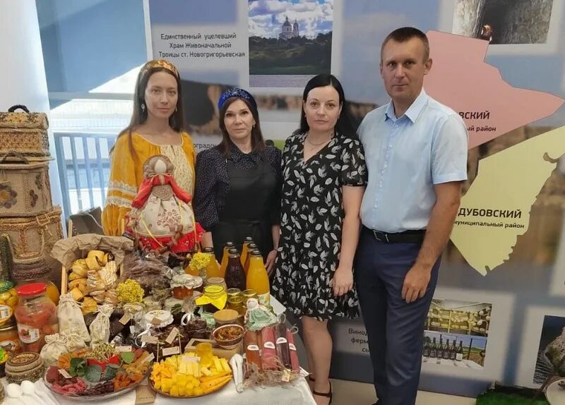 Творческий посад дубовка. Ктф дубовка. Самый популярный человек в дубовке. Новости г дубовка. Пенсионеры рисуют.