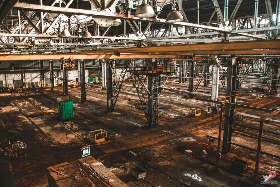 Заброшенный завод в волгограде. Волгоградский моторостроительный завод. Моторный завод волгоград. Волгоградский моторный завод. Цех волгоград.