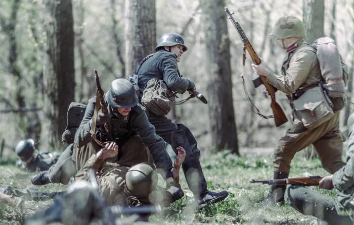 Схватки с врагом. Рукопашная схватка войны 1941. Рукопашная схватка на войне. Реконструкция боя Великой Отечественной войны.