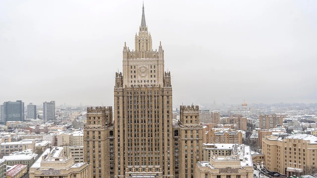Здание российского мида россии фото. 3 мид. Сталинские высотки в москве. 3 мид. Здание мид рф на смоленской-сенной площади.