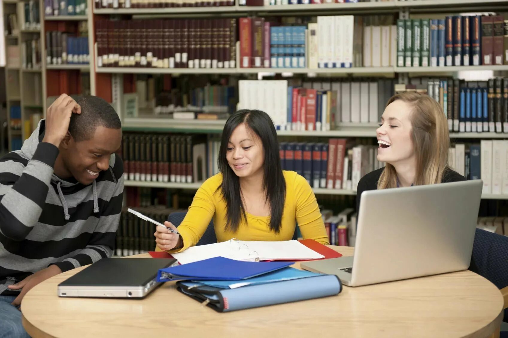 Person school. Школа английского Intermediate. Studing или studying. At the Library диалог. Говорение картинки.