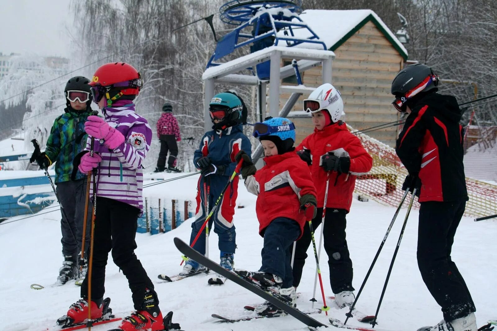 Спорткомплекс кант на нагорной. Спортивный комплекс кант. Кант горнолыжный комплекс схема склонов. Школа кант. Кант склон на нагорной.