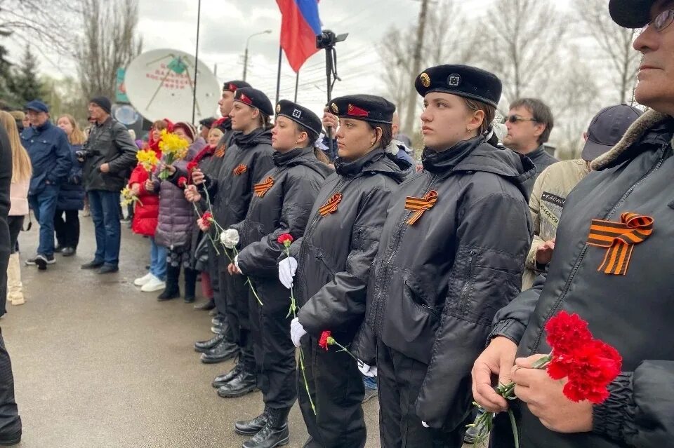 Крым митинг. Аллея Космонавтов Симферополь. Аллея космонавтики. Дубровник Симферополь празднование дня ветерана. Срочные новости крым