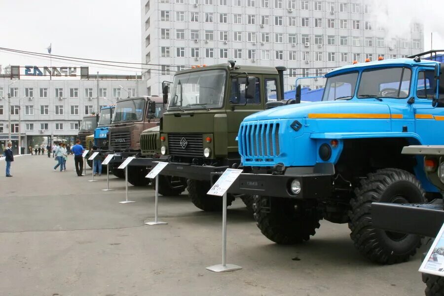 Автомобиль урал производят. УРАЛАЗ Уральский автомобильный завод. Автозавод Урал Миасс. Завод УРАЛАЗ Миасс. Урал 4320 завод.