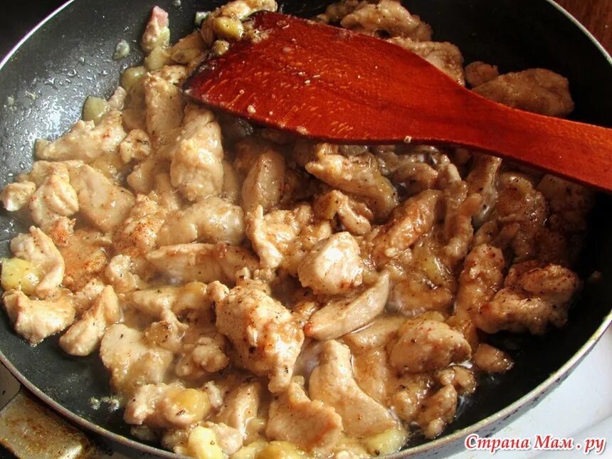 курица тушеная с овощами. филе куриное тушеное с морковью. тушеная грудка. куриные грудки в томатном соусе. филе в сметанном соусе.