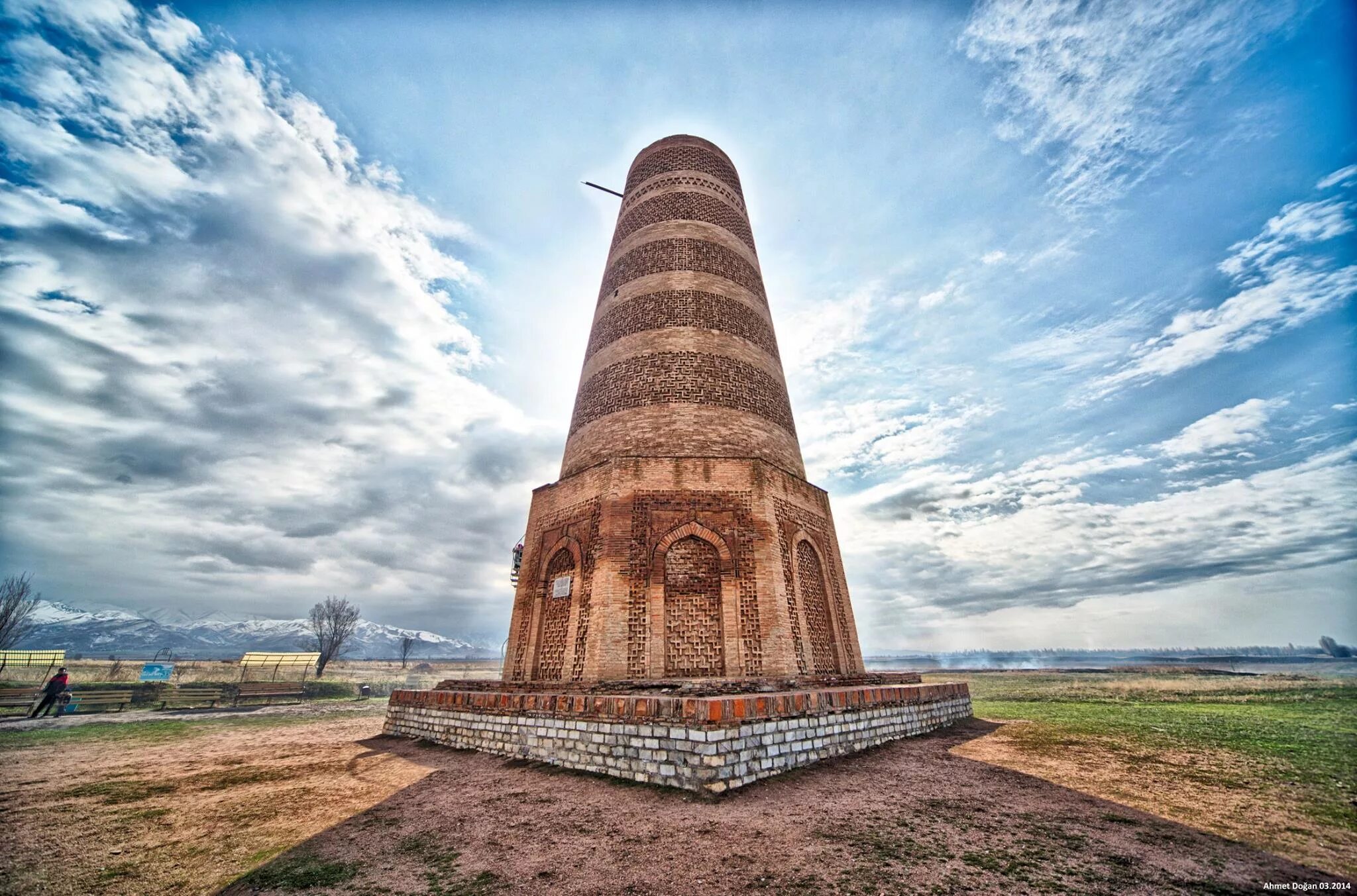 Башня Бурана в Кыргызстане. Токмак башня Бурана. Башня Бурана Чуйская область. Башня Бурана архитектура Караханидов. Башни пал