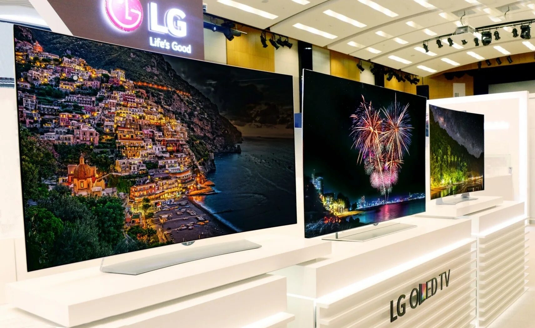 Телевизор LG 2015. Матрица телевизора олед. Телевизор LG UHD TV витрина. Витринные телевизоры