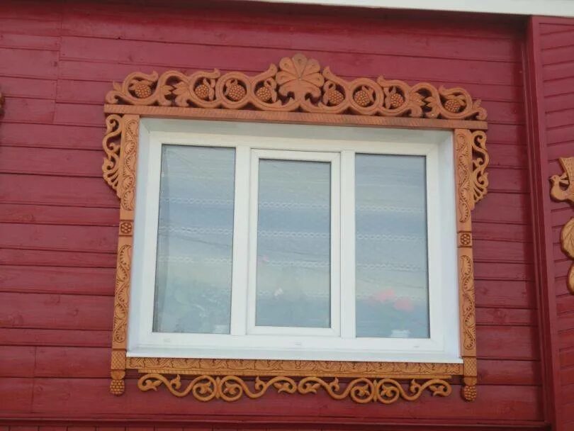 Наличники на окна для внешней отделки купить. Деревянные наличники. Наличники на окна. Наличники на окна деревянные. Наличники резные деревянные.