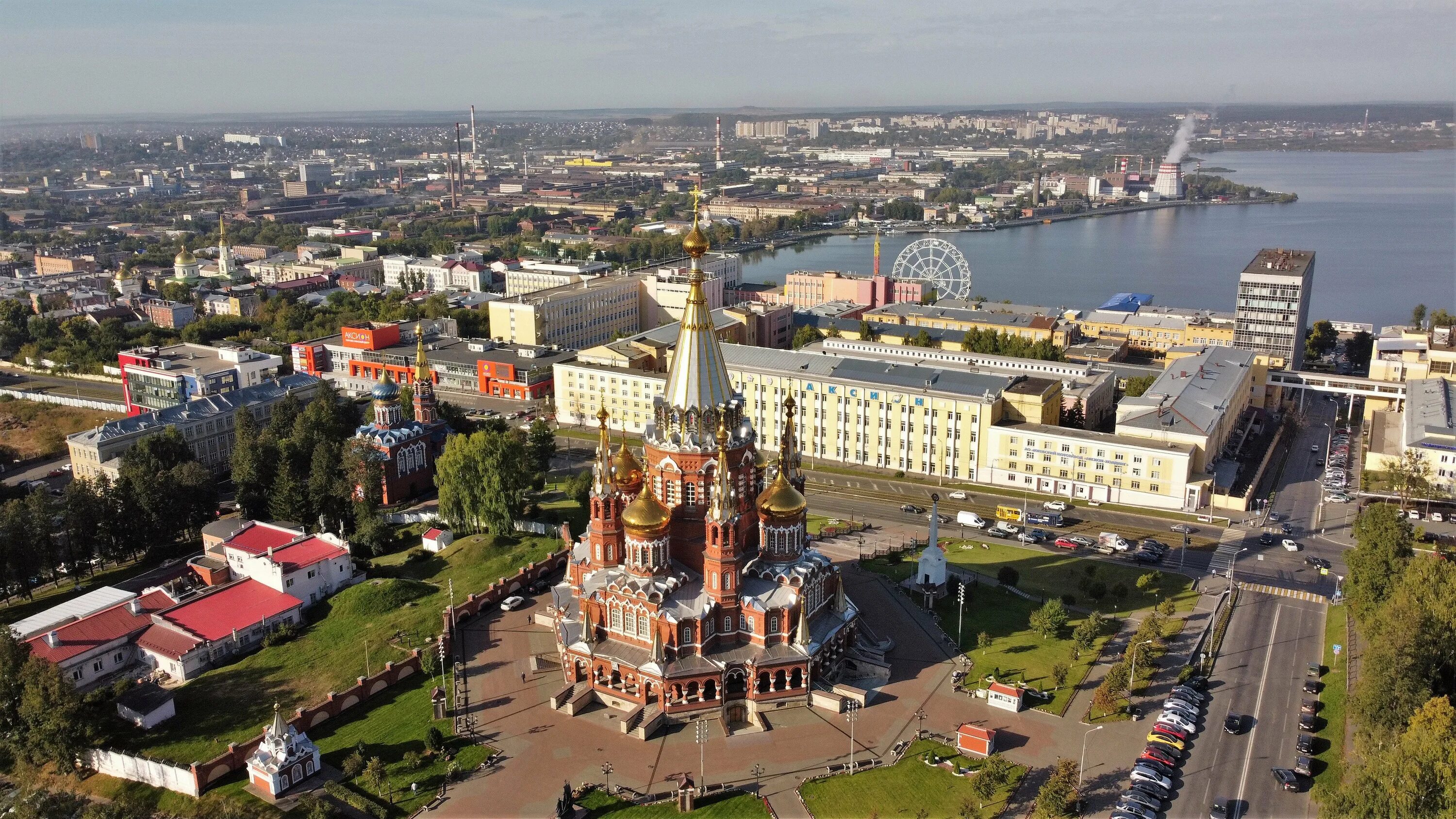 Ижевск фото. Город Ижевск Удмуртская Республика. Ижевск столица Удмуртии столица. Ижевск с высоты - столица Удмуртии. Ижевск Оружейная столица.