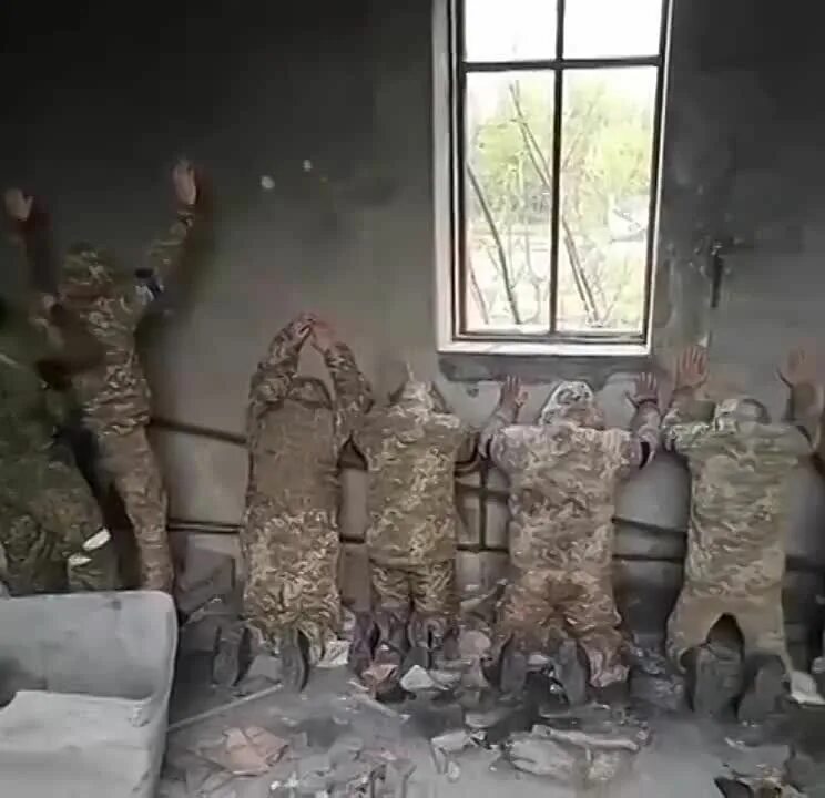 Сколько попало в плен под авдеевкой. Сколько попало в плен под авдеевкой. Украинские солдаты стреляют в ноги русским. Сколько попало в плен под авдеевкой. Сколько попало в плен под авдеевкой.