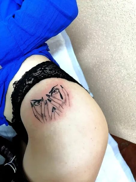 Тату графика нижний новгород. Тату нижних. Тату на ноге. Тату подсолнух на бедре. Временное тату нижний новгород.