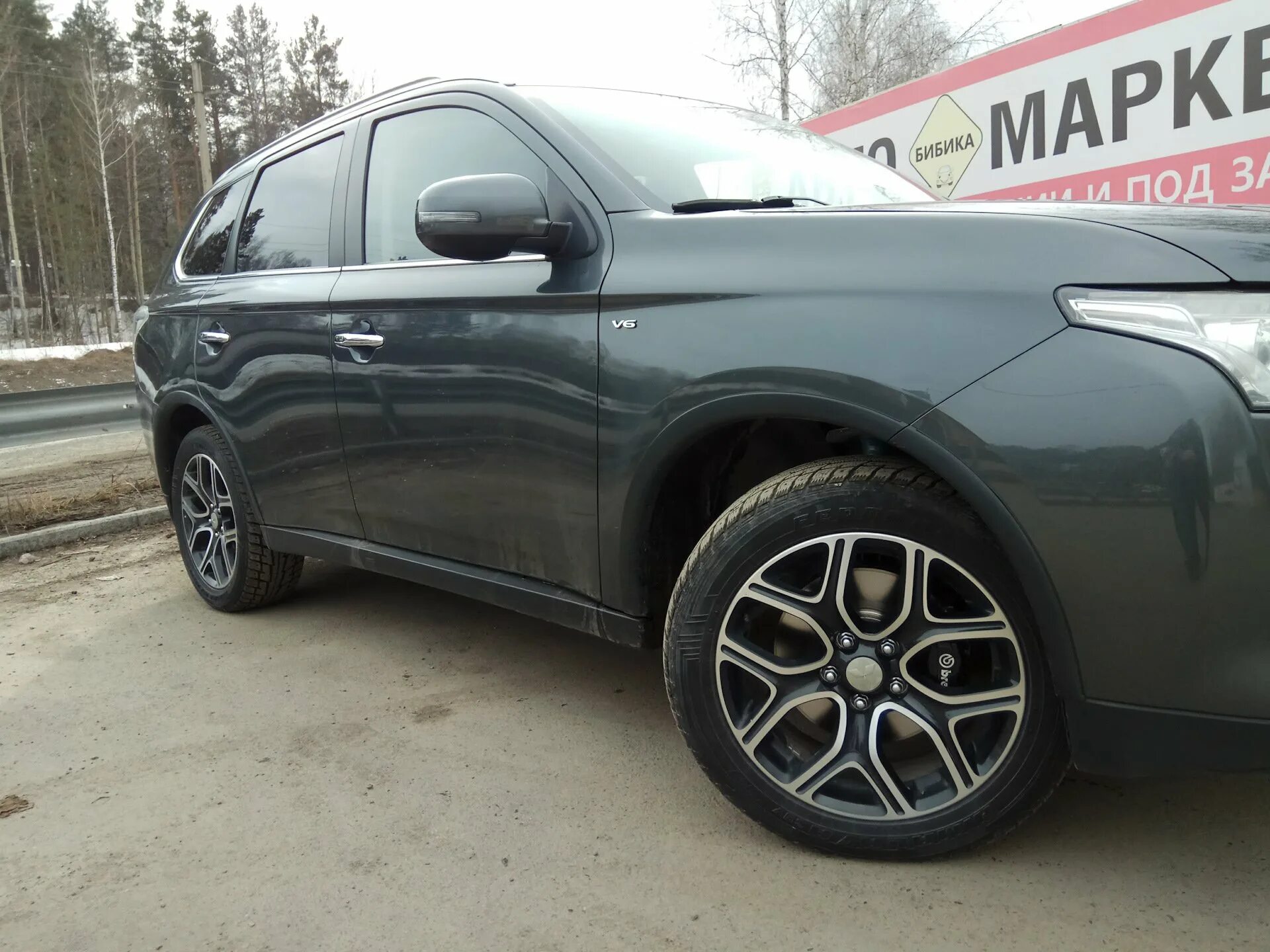 Колесо mitsubishi outlander. Диски Outlander r18. Mitsubishi Outlander 3 диски r18. Литые диски Митсубиси Аутлендер r18. Диски Mitsubishi Outlander r16.