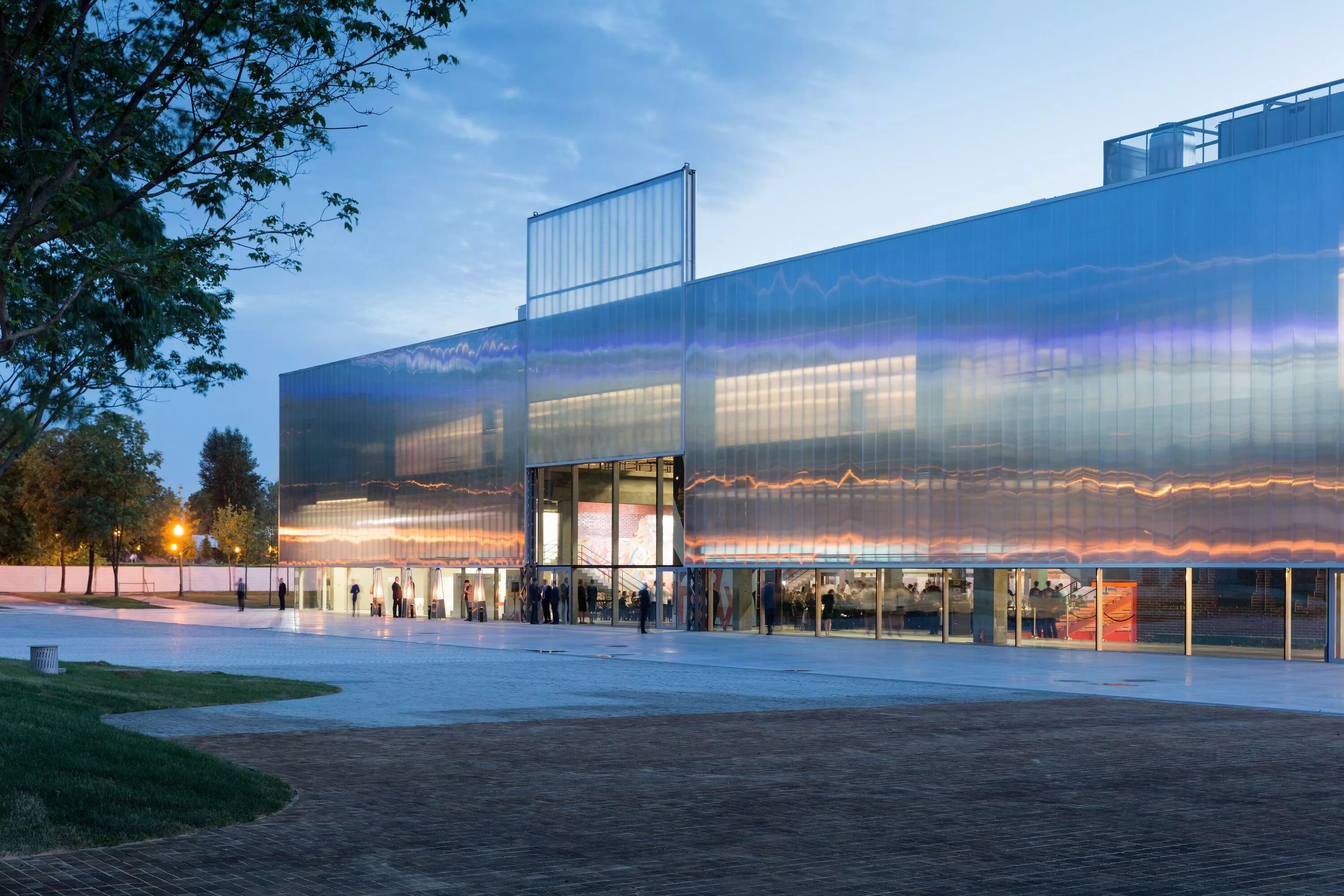 Парк горького москва музей гараж. Парк горького музей современного искусства. Музей гараж в парке горького. Музей гараж парк горького. Музей гараж в парке горького.